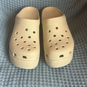 CROCS Platform Siren Clog Size 10 Men/12 Women an Ivory/Bone Colored